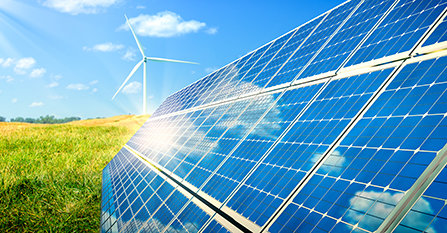 Solarpaneele und Windraeder