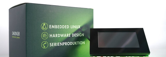 Linux Pinguin Stofftier auf Platine