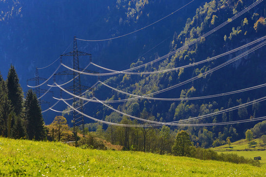 Stromleitungen in der Landschaft