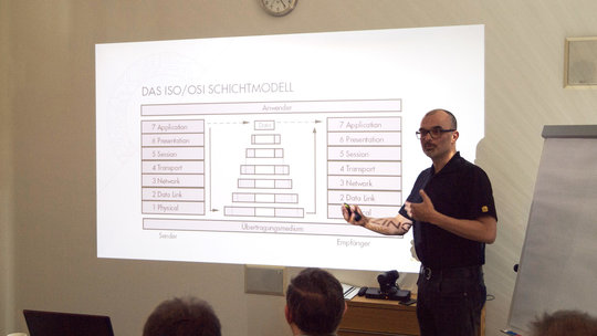 Vortragender bei Ginzinger Seminar referiert zum Thmea ISO/OSI Schichtmodell