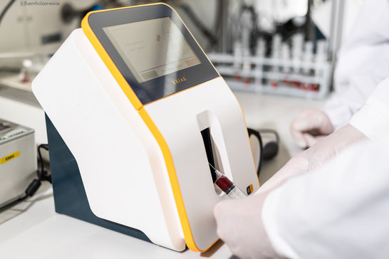 EXIAS e1 Analyzer mit HMI