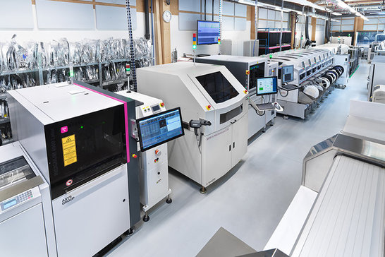 ems-smd-produktionslinie EMS SMD Produktionslinie von Ginzinger