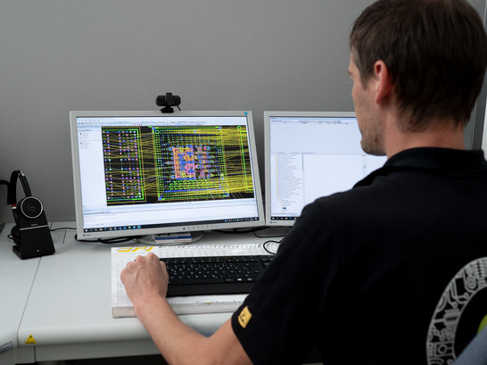 Hardwaredesigner bei der Arbeit